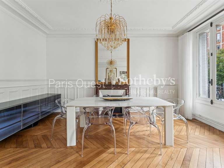 Appartement Paris 16e - 3 chambres - 137m²