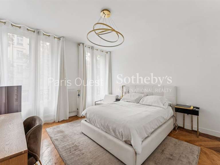Appartement Paris 16e - 3 chambres - 137m²