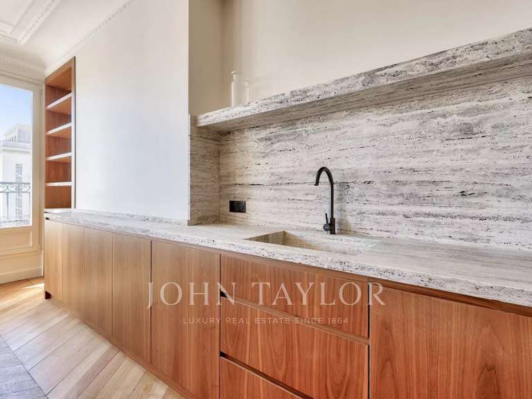 Appartement Paris 16e - 4 chambres - 216m²