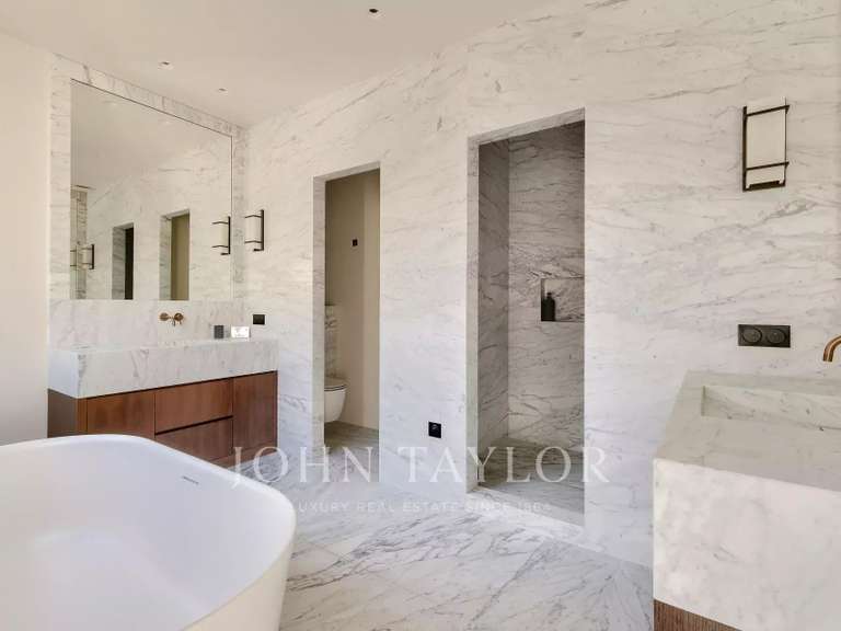 Appartement Paris 16e - 4 chambres - 216m²