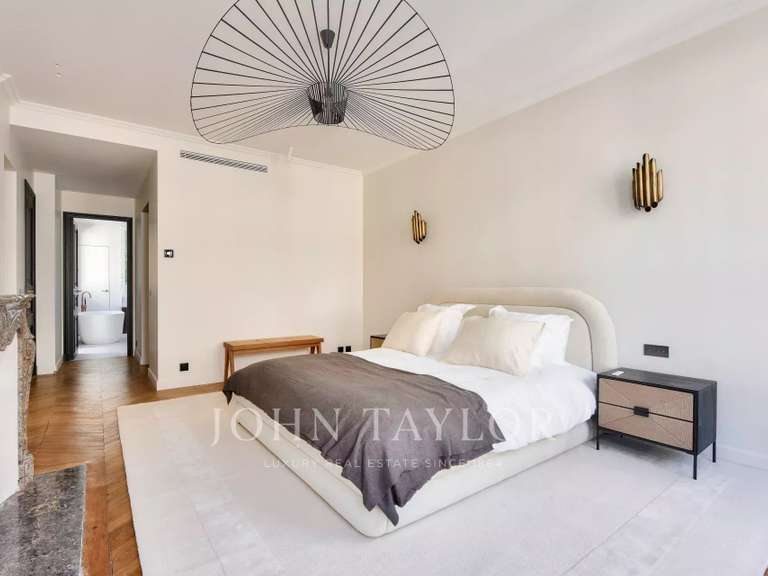 Appartement Paris 16e - 4 chambres - 216m²