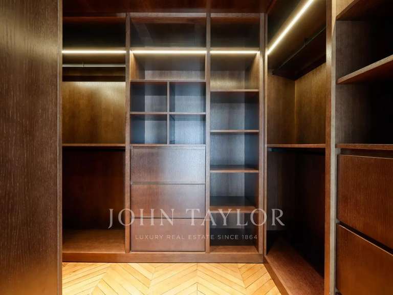 Appartement Paris 16e - 4 chambres - 216m²