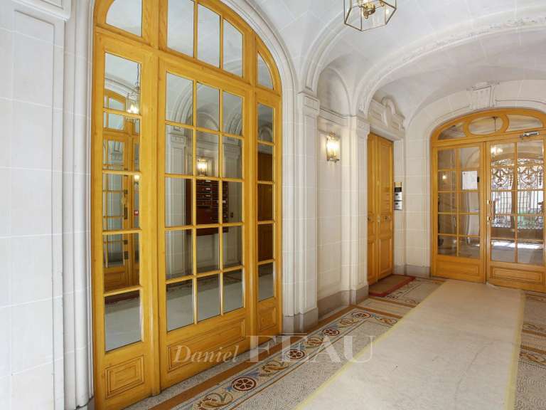 Appartement Paris 16e - 4 chambres - 185m²