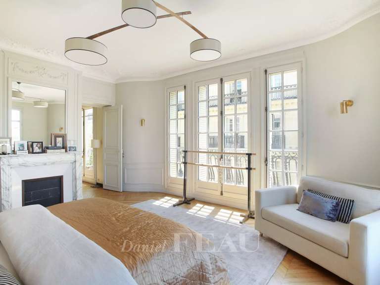 Appartement Paris 16e - 4 chambres - 185m²