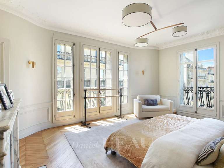 Appartement Paris 16e - 4 chambres - 185m²