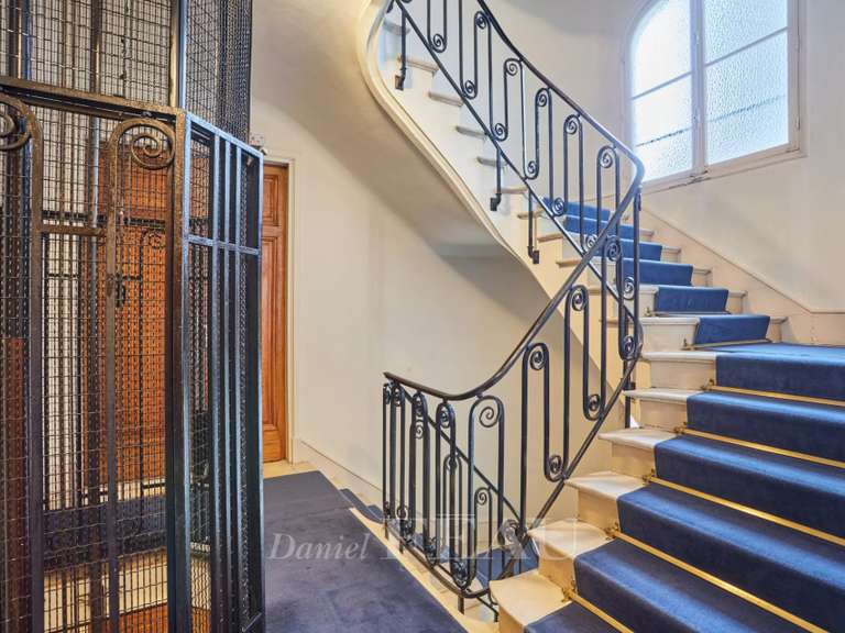 Appartement Paris 16e - 3 chambres - 146m²
