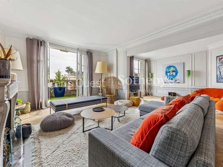 Appartement Paris 16e - 4 chambres - 207m²