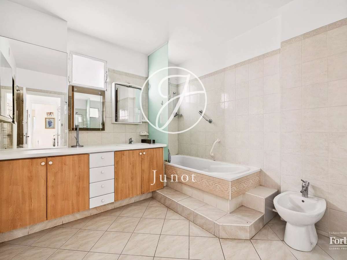Apartment Paris 16e