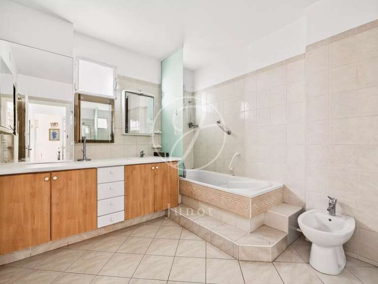 Appartement Paris 16e - 2 chambres - 95m²