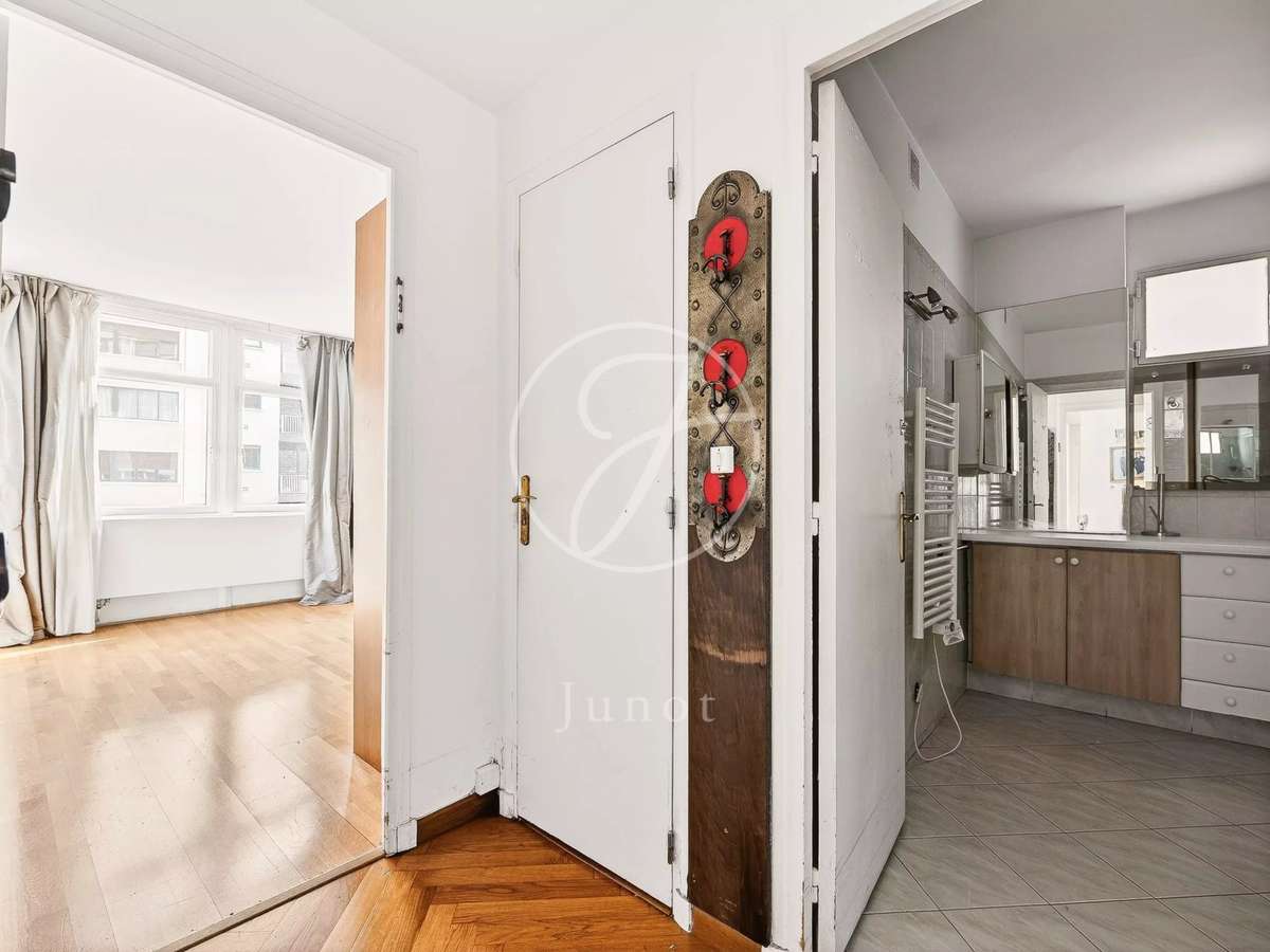 Apartment Paris 16e