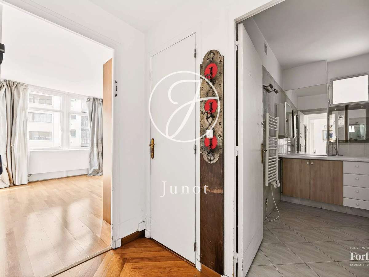 Apartment Paris 16e