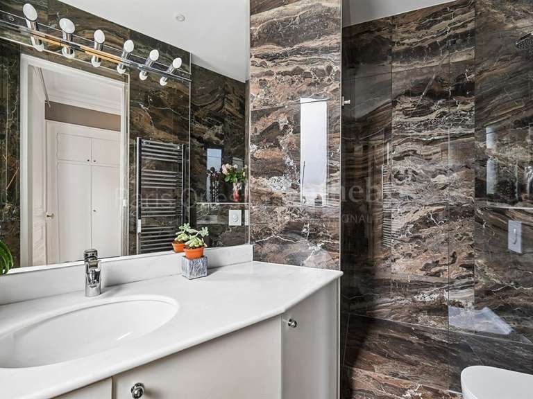 Appartement Paris 16e - 4 chambres - 285m²