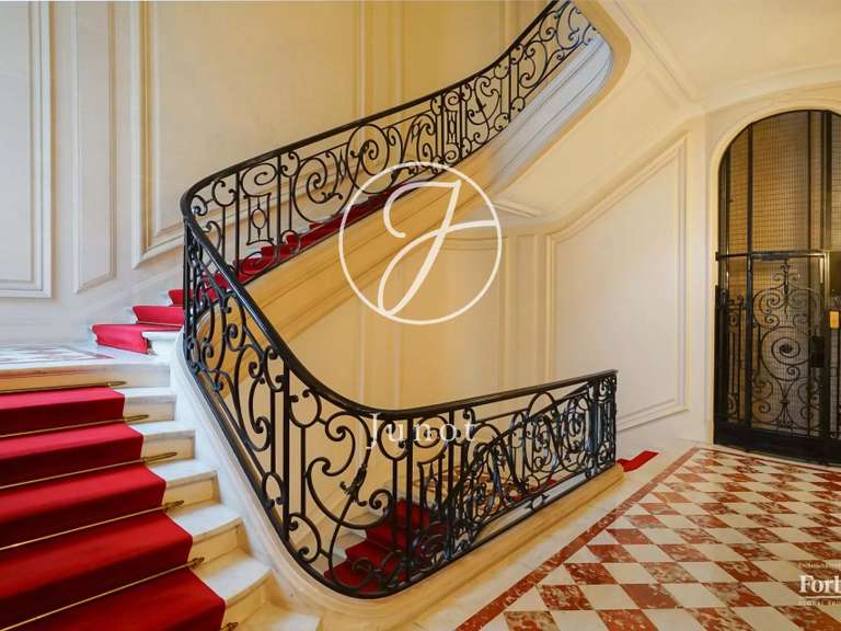 Appartement Paris 16e - 8 chambres - 453m²