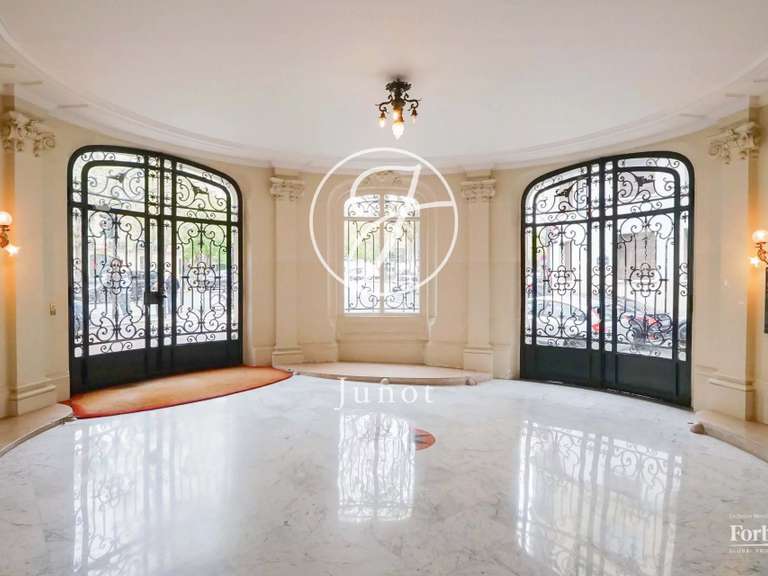 Appartement Paris 16e - 8 chambres - 453m²