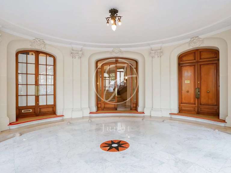 Appartement Paris 16e - 8 chambres - 453m²