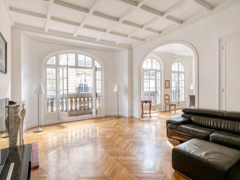 Appartement Paris 16e - 3 chambres - 141m²