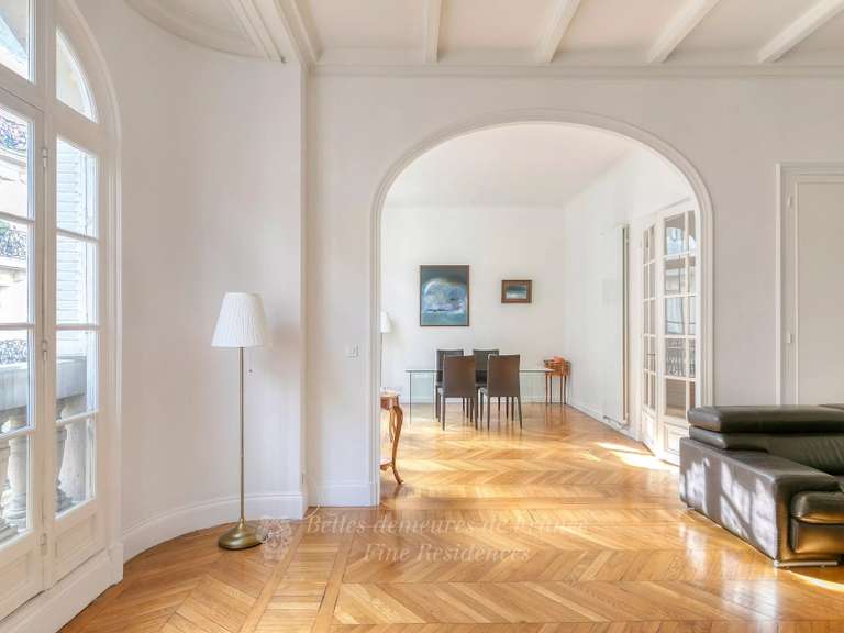 Appartement Paris 16e - 3 chambres - 141m²