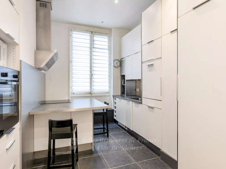 Appartement Paris 16e - 3 chambres - 141m²