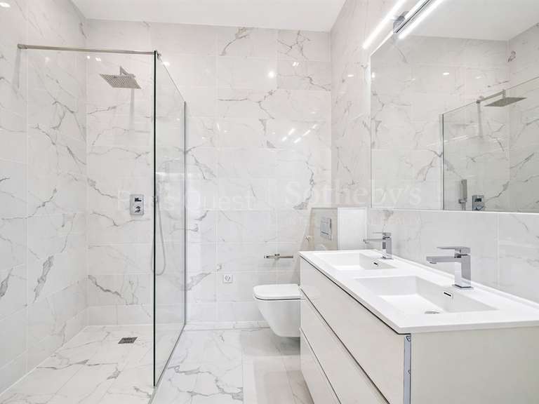 Appartement Paris 16e - 3 chambres - 173m²