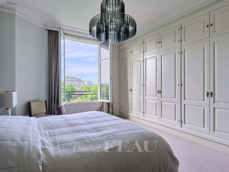 Appartement Paris 16e - 4 chambres - 211m²