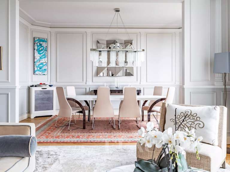 Apartment Paris 16e - 4 bedrooms - 211m²