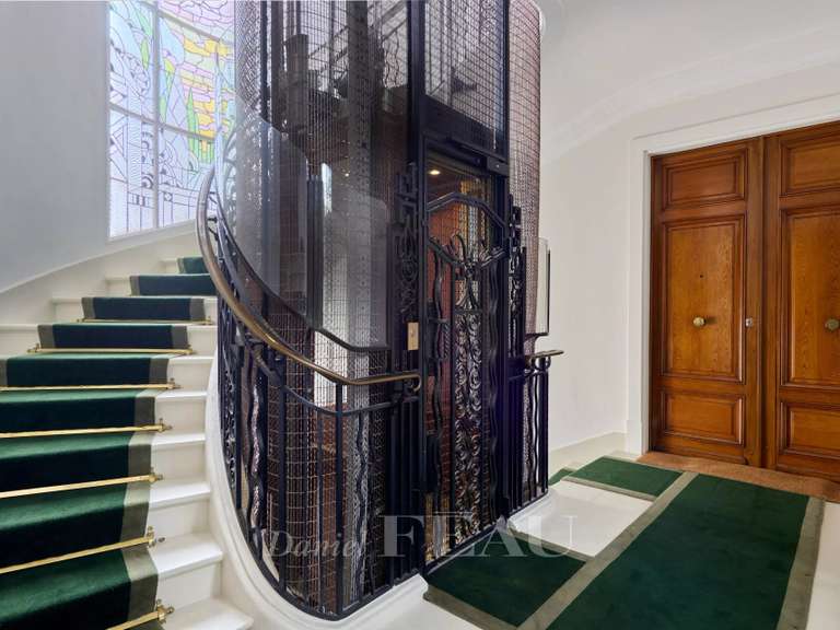 Appartement Paris 16e - 4 chambres - 211m²