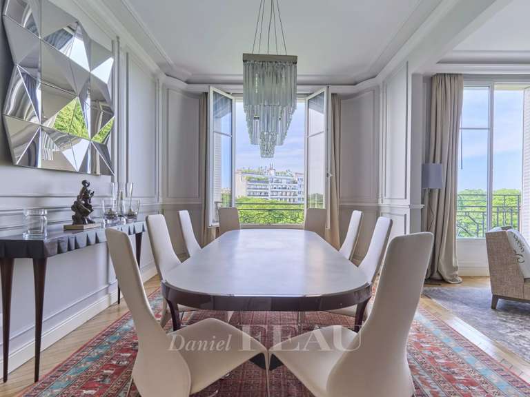 Appartement Paris 16e - 4 chambres - 211m²