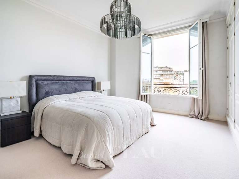 Apartment Paris 16e - 4 bedrooms - 211m²