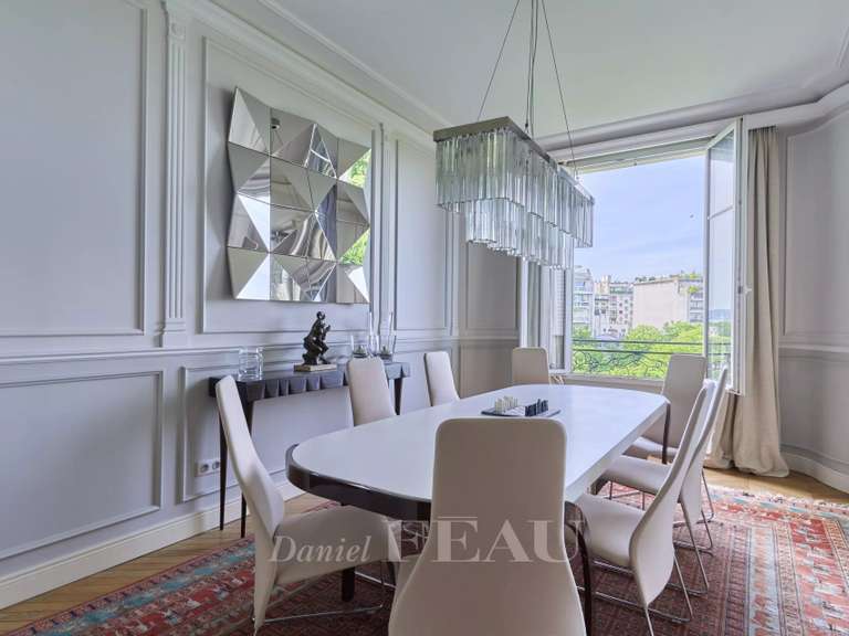 Appartement Paris 16e - 4 chambres - 211m²
