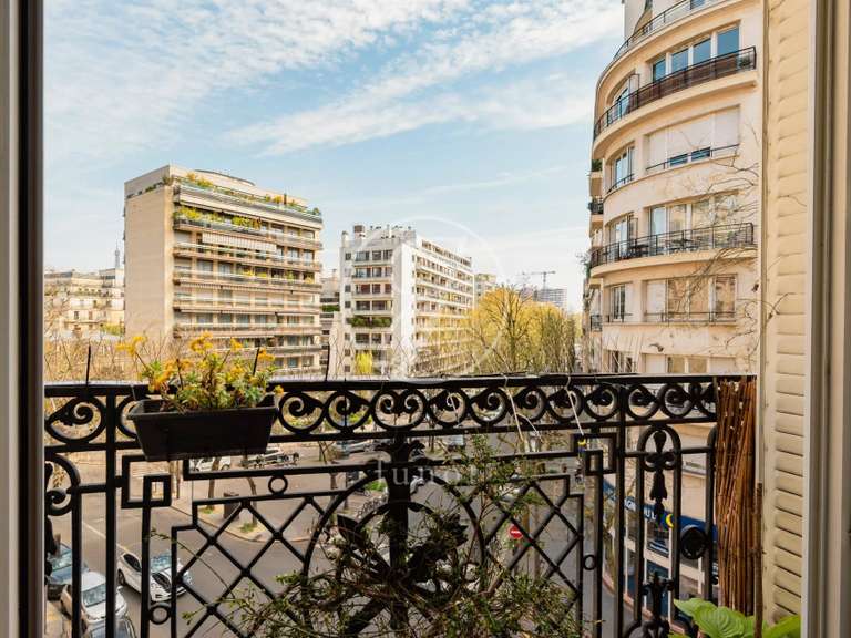 Appartement Paris 16e - 4 chambres - 156m²