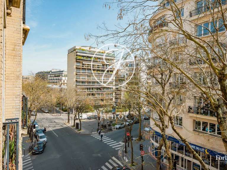 Appartement Paris 16e - 4 chambres - 156m²