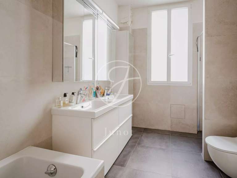 Appartement Paris 16e - 4 chambres - 156m²