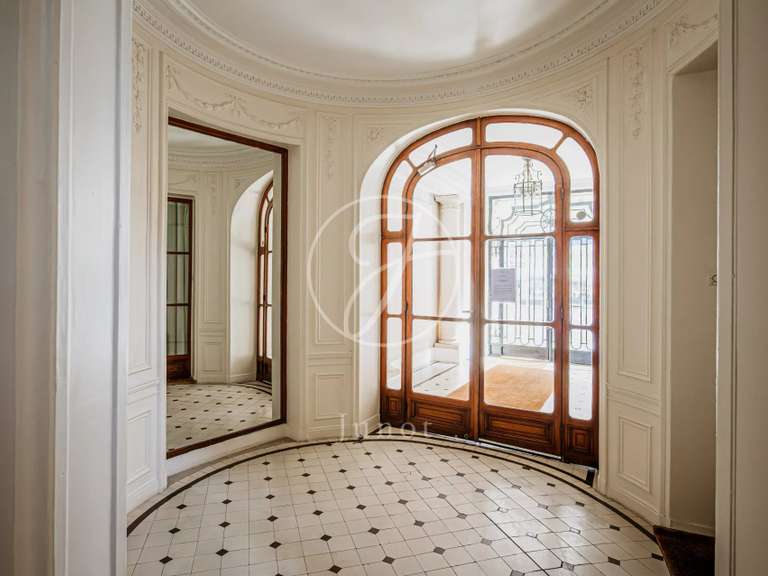 Appartement Paris 16e - 4 chambres - 156m²
