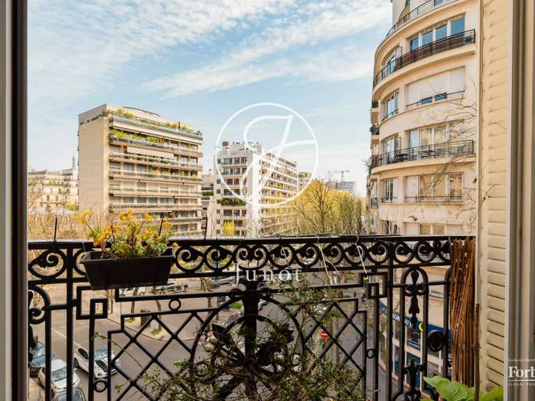 Appartement Paris 16e - 4 chambres - 156m²
