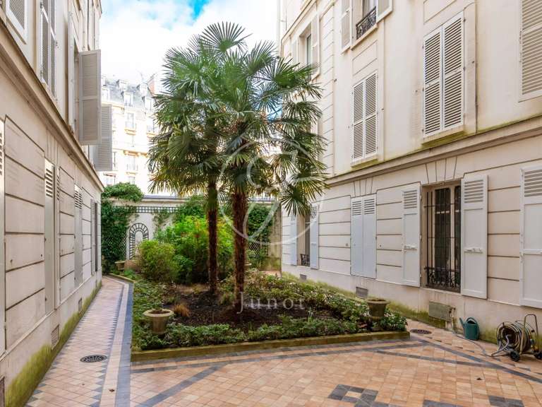 Appartement Paris 16e - 4 chambres - 163m²