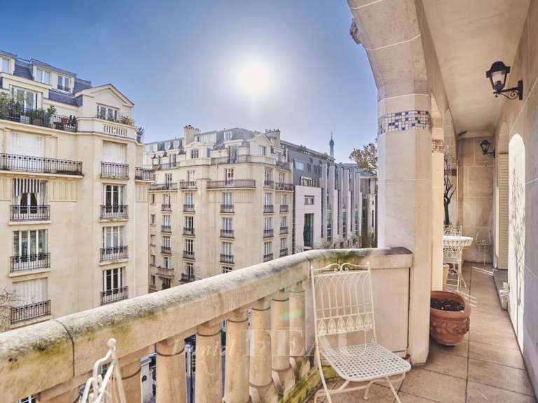 Appartement Paris 16e - 3 chambres - 145m²