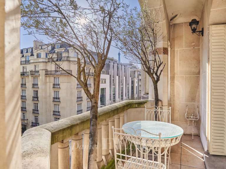 Appartement Paris 16e - 3 chambres - 145m²