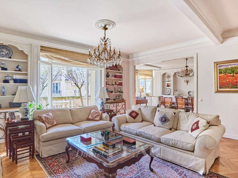 Appartement Paris 16e - 3 chambres - 145m²