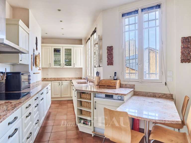 Appartement Paris 16e - 3 chambres - 145m²