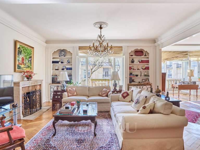 Appartement Paris 16e - 3 chambres - 145m²
