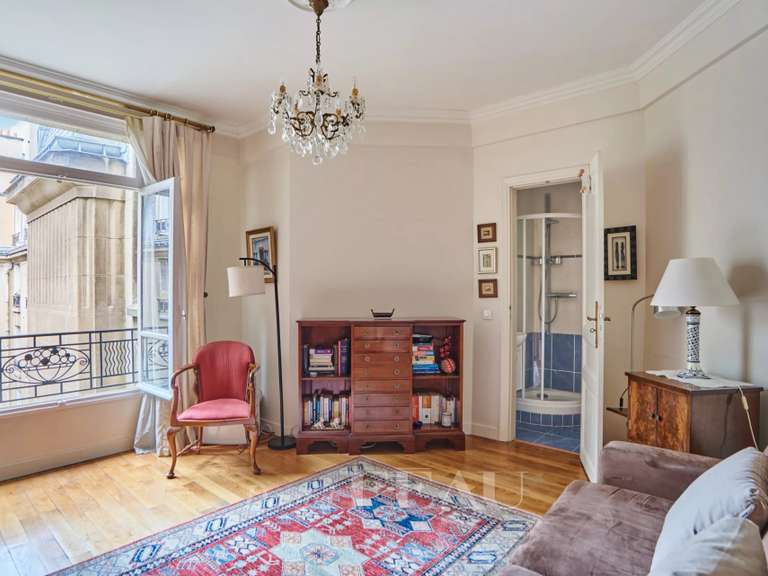 Appartement Paris 16e - 3 chambres - 145m²