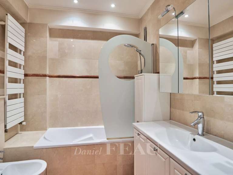 Appartement Paris 16e - 3 chambres - 145m²