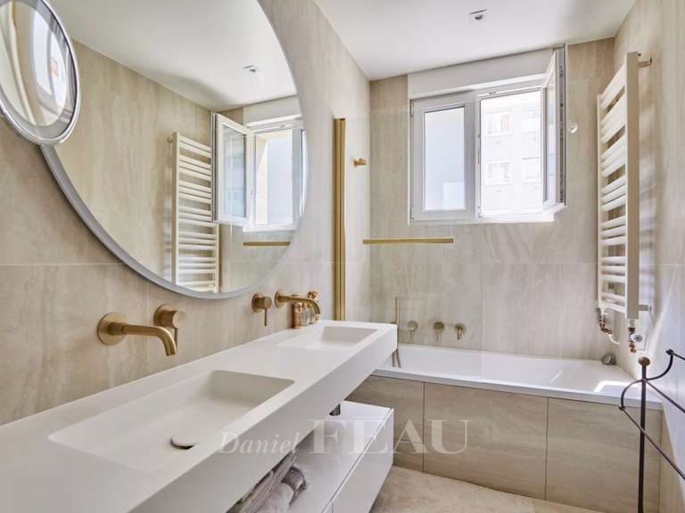 Appartement Paris 16e - 2 chambres - 119m²