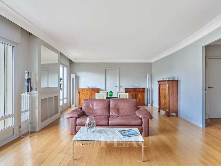 Appartement Paris 16e - 4 chambres - 135m²