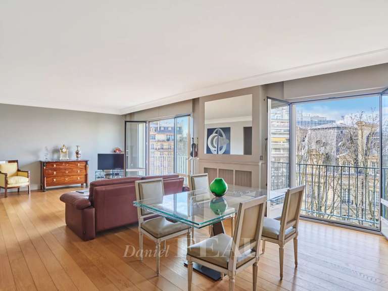 Appartement Paris 16e - 4 chambres - 135m²