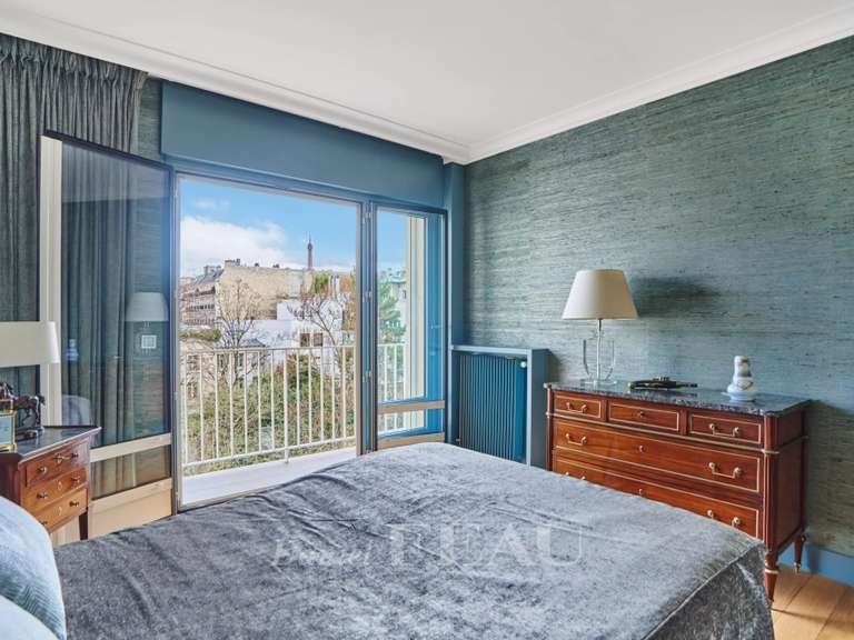 Appartement Paris 16e - 4 chambres - 135m²