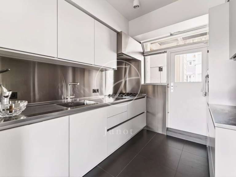 Appartement Paris 16e - 3 chambres - 142m²