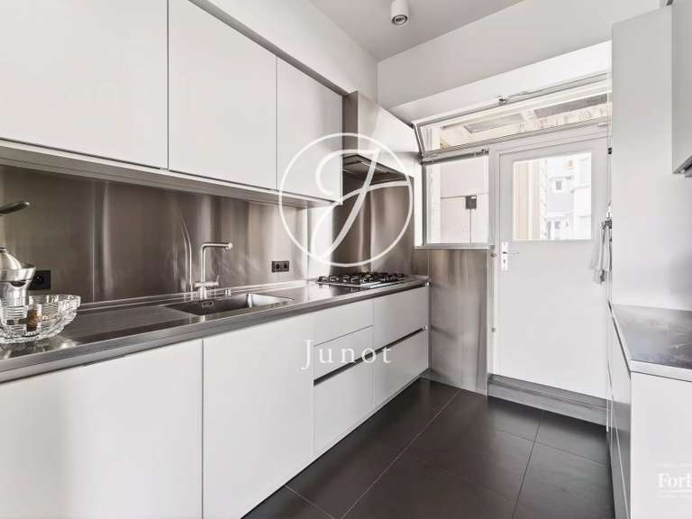 Appartement Paris 16e - 3 chambres - 142m²