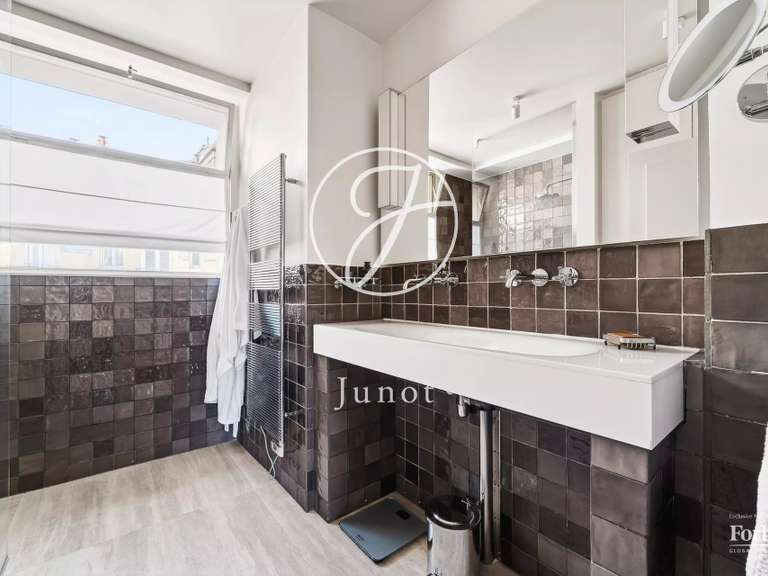 Appartement Paris 16e - 3 chambres - 142m²