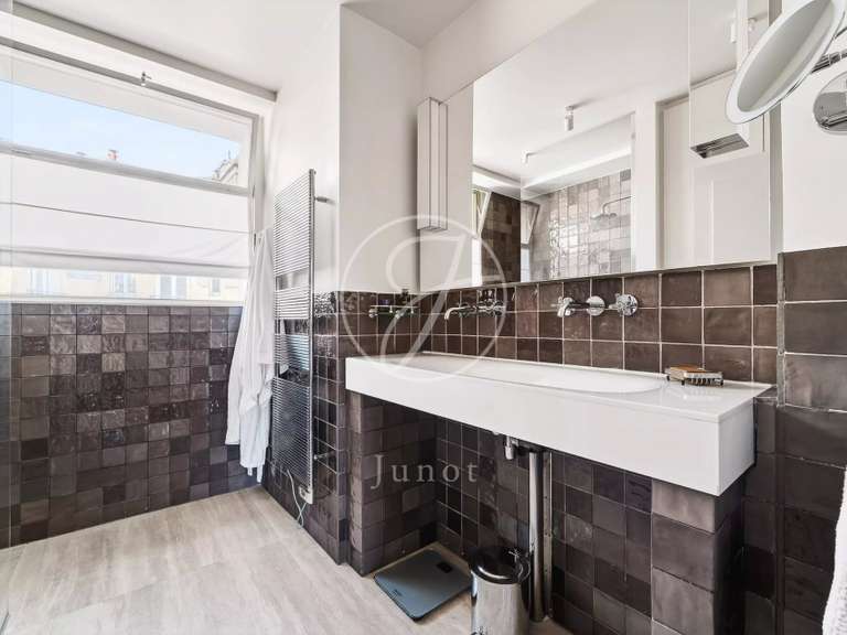 Appartement Paris 16e - 3 chambres - 142m²